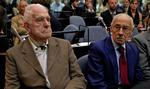 tiltalt. Jorge Videla (th) og Reynaldo Bignone (tv) er tiltalt for systematiske tyverier af spædbørn fra politiske fanger. 