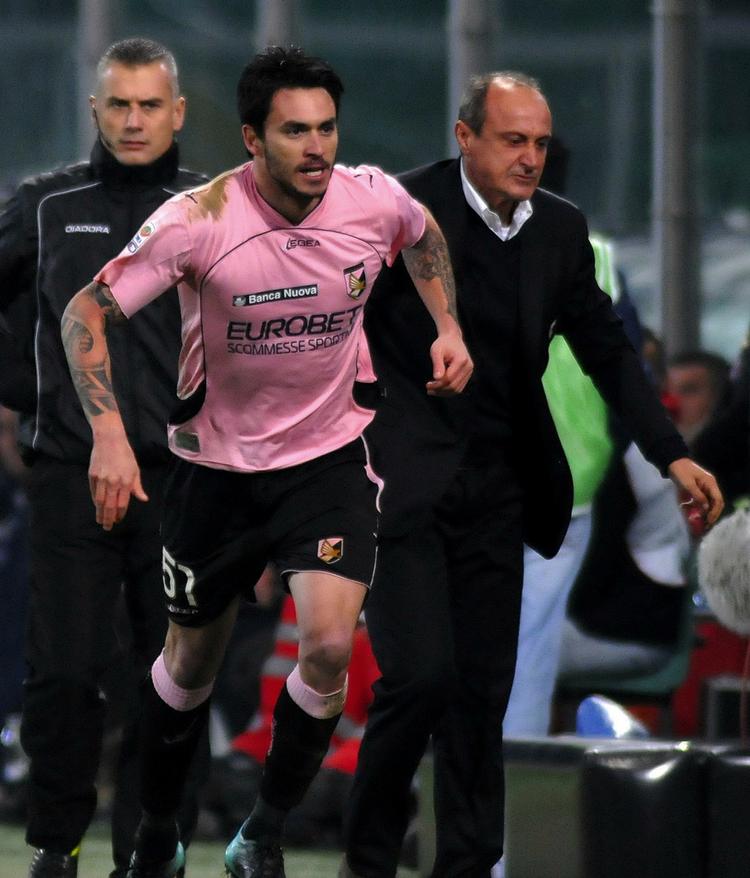 røvfuld. Delio Rossi (th) har været træner i 11 italienske klubber. Men han er nu ikke længere træner i Palermo. 