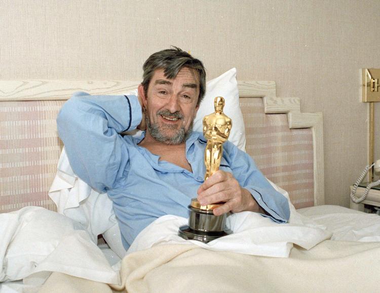Sådan så gabriel Axel ud, da han vågnede op på Beverly Hilton Hotel 12. april 1988 - morgenen efter, han havde modtaget en Oscar for 'Babettes gæstebud'. 