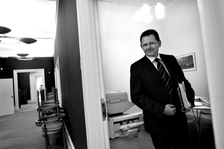 Privatisering. Lars Barfoed bakker om forslag fra Venstre. Dansk Fængselsforbund kalder det 'verdens dårligste idé'. 