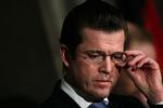 Skandale. Den tyske forsvarsminister  Karl-Theodor zu Guttenberg træder tilbage, skriver den tyske avis Bild. 