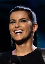 Tilståelse. Det er altid bedre at komme med nyheden selv, hvis den måske ikke er vanvittig fin i kanten. Så det gør den lille sangfugl Nelly Furtado på Twitter. Her er hun i november sidste år under Latin Grammy Awards, hor hun vandt en pris for sit album 'Mi Plan'. 