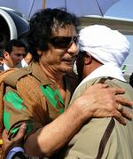 benægtelse. Libyens præsident Moamar Gaddafi benægter i et helt nyt interview, at opstanden mod ham er nået til Tripoli. 