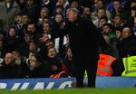 Tosset. »Chelsea er ikke ude af titelkampen, hvis de fortsat får domme som disse«, siger Alex Ferguson. 
