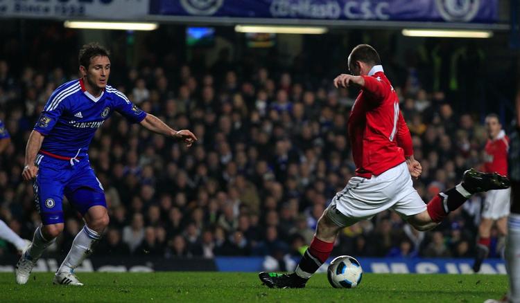 topbrag. Wayne Rooney åbnede scoringen med flot langskudsmål, men Frank Lampard (tv) blev sent i topkampen matchvinder for Chelsea. 