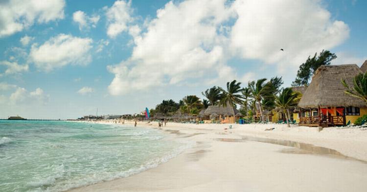 Mexicos attraktioner som strandene ved Playa del Carmen holdes tilbage af negative historier om vold og narko. 