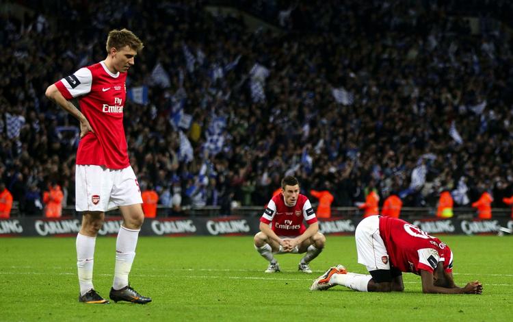 skuffelse. Nicklas Bendtner (tv) ærgrer sig over nederlaget til Birmingham i Carling Cup-finalen sidste weekend. 