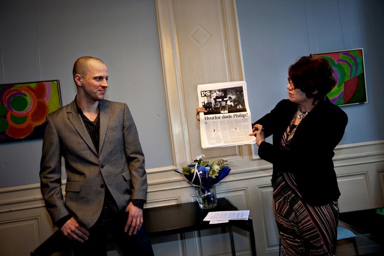 Fagpris. Så er der nominerede til mini-Cavling. Her er det fra overrækkelsen i 2009, da Politikens journalist Anders Legarth Schmidt modtog Redaktør Kristian Dahls Mindelegat for sine artikler om behandling af psykisk syge patienter. 