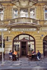 KAFKA. Litterære kendisser trækker kunder til - som her i Prag. 