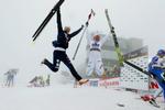 forløsning. Charlotte Kalla (th) og Ida Ingemarsdotter jubler oven på den første svenske guldmedalje til kvinderne ved VM i Holmenkollen. 