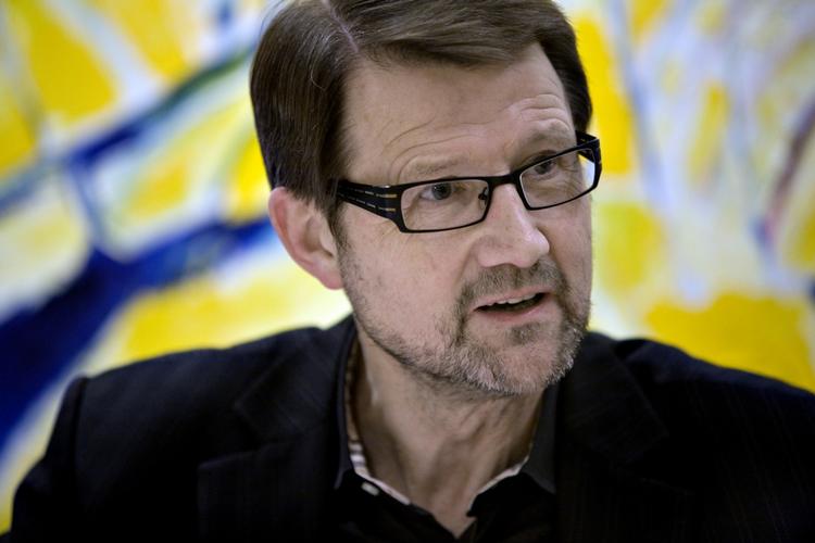 Forundret. »Jeg har slet ikke tænkt på, at det ville virke truende på nogen, at jeg ringede«, bedyrer Helge Sander 
