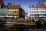 Nyhavn. Den svenske galease 'Svalen' er ikke et af de skibe, der er i skudlinjen. 