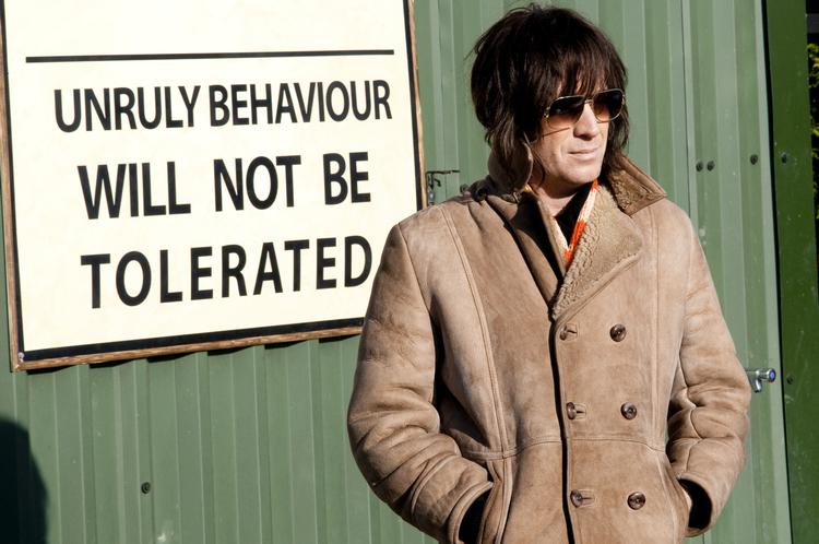 flab. Rollen som den hyggelige hashhandler Howard Marks er som skabt til gavtyven Rhys Ifans. 