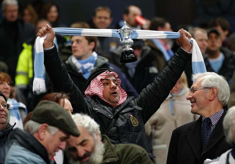 pokal. En af Manchester Citys tilhængere ser gerne, at klubben går efter pokalen i FA Cuppen. Men det er ikke klubbens førsteprioritet. 