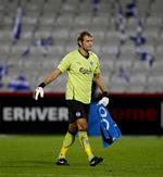 afgang. Først forlod Roy Carroll OB under stor ståhej, men der var trods alt mindre opmærksomhed, da den nordirske målmand måtte forlade en reserveholdskamp i England. 