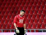 GARDERING. Hvis en af landsholdets to målmænd går i stykker under opvarmning til kampen mod Sydkorea i morgen, skal Esbjerg-keeper Lars Winde være klar til at træde til. 