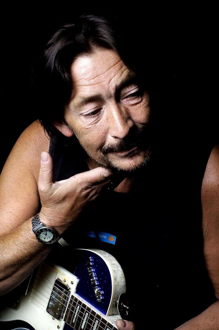 Blues. Ovenpå en alvorlig sygdom valgte Chris Rea at skifte spor og tog igen fat på bluesmusikken. 