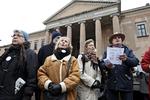 Bedsteforældre for Asyl synger foran Københavns Byret