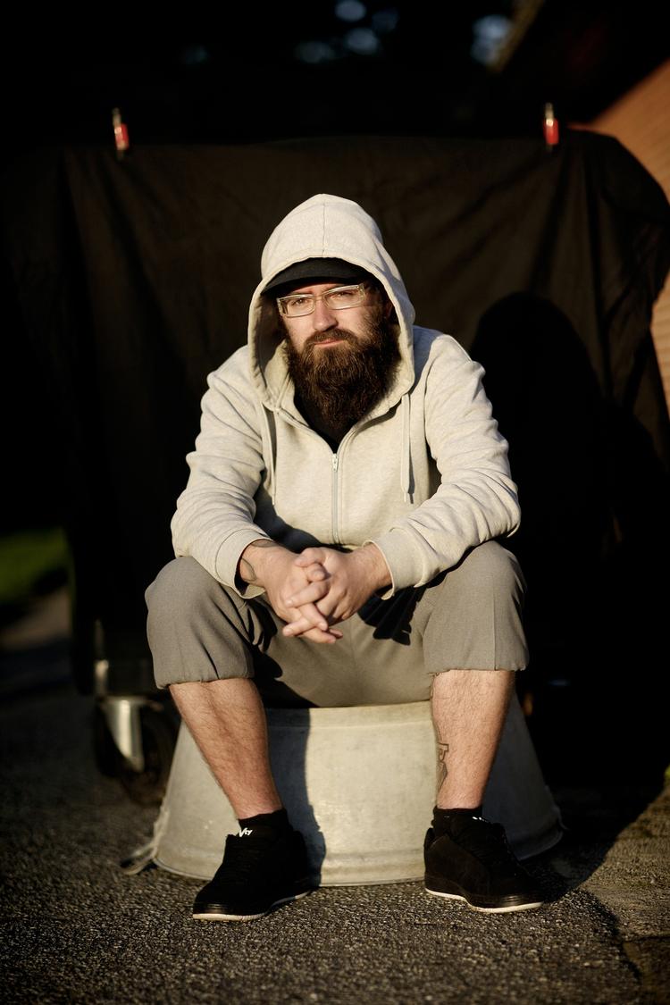 HÆDER. Claus Høxbroe har forsøgt at udbrede lyrik ved at overnatte hos danskere, der lukkede ham ind i deres stuer. 