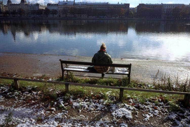 Lunt. Temperaturerne kan nå op på seks grader i weekenden, og det kan føles lunt, hvis man sætter sig det rigtige sted. 