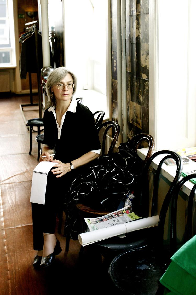 Myrdet prisvinder. Her er den russiske journalist Anna Politkovskaja i København i 2005 for at modtage Fredsfondens pris for sin indsats for at gøre krigen i Tjetjenien synlig for omverdenen. Året efter blev hun likvideret. 