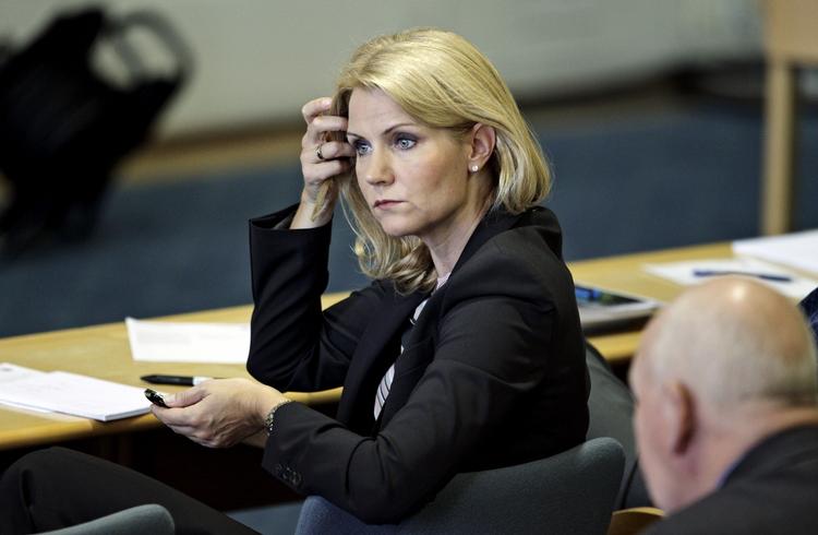 Luftsheriffer. Helle Thorning Schmidt vil ikke svare på, om hun mødtes med amerikanerne om borgfred vedrørende de kontroversielle air marshals. 