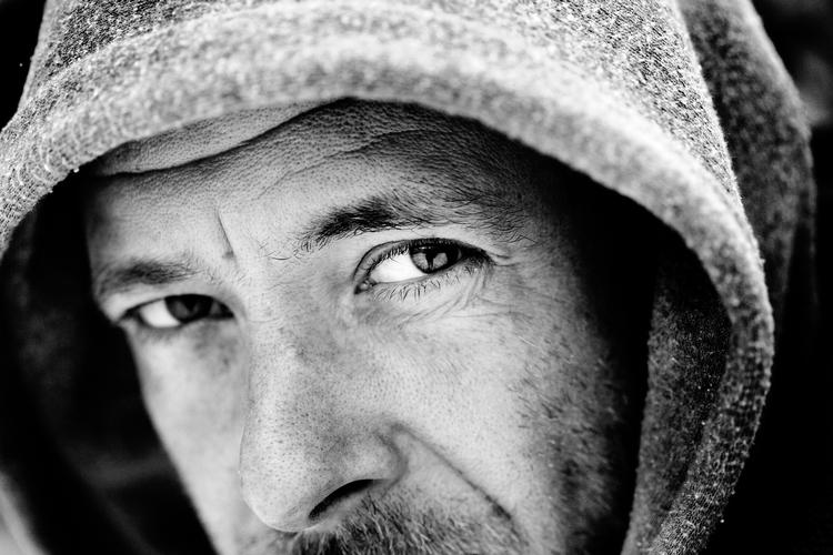 Manden. Det var skuespilleren Nikolaj Steen, der var ejer af de 'gyldne ører' i den danske satireserie. Serien skal nu laves i en amerikansk udgave. 