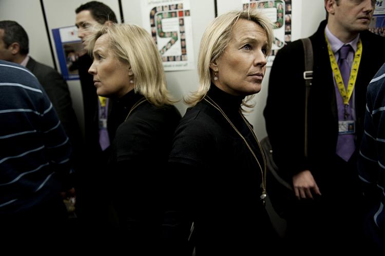 Exit. Lene Espersen (K) er det seneste markante eksempel på, at kvinders magt i politik er vigende. Da hun trådte tilbage som K-formand, mistede hun nemlig samtidig sit sæde i regeringens magtfulde koordinationsudvalg. 