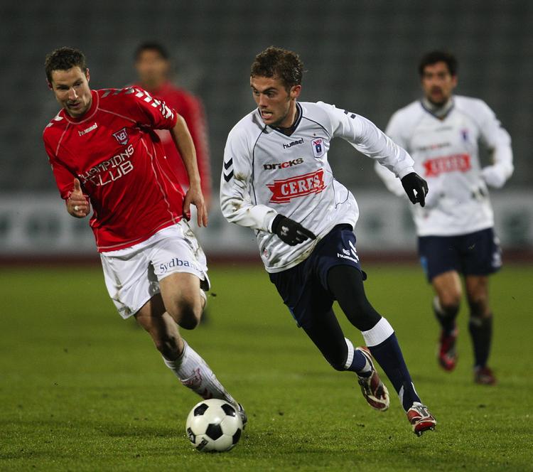 topkamp. Vejle og AGF ligger til oprykning fra 1. division. Og Vejle får næste år Kolding med i en større sydøstjysk fusion. 