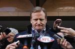 arbejdskamp. Roger Goodell fra NFL virker presset under et pressemøde om de langstrakte forhandlinger. 
