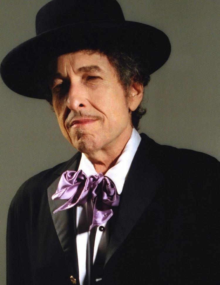Lydmur. 69-årige Bob Dylan vil oplade sin hæse røst for første gang i Kina i Beijing 6. april og Shanghai 8. april, oplyser de kinesiske arrangører. 