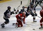 slutspil. To af holdene er klar til semifinaler i slutspillet i ishockey. I den ene puljer er alt dog fortsat åbent. 