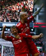 hattrick. Tre gange var Dirk Kuyt på rette plads og så vandt Liverpool over Manchester United. 