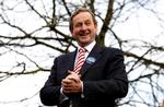 Højre. En glad mand, selv om der er lang vej for Enda Kenny, før Irland kommer på økonomisk ret køl. 