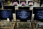 Velfærd? »Stort set alle danskere er i dag så tæt knyttet til forbrug, at det er lige så svært at give afkald på hele tiden smartere computere, tøj og mobiltelefoner, som det er for virksomheder at give afkald på profit«, mener lektor. Arkivfoto. 