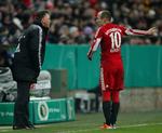 Diskussionsemne. Træner Louis van Gaal er formentlig i gang med sin sidste sæson i Bayern München, hvor Arjen Robben spiller. 