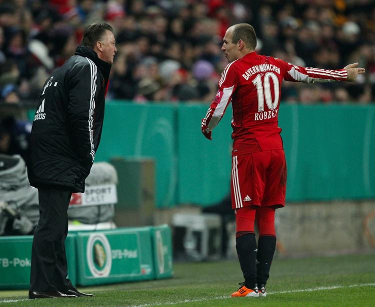 Diskussionsemne. Træner Louis van Gaal er formentlig i gang med sin sidste sæson i Bayern München, hvor Arjen Robben spiller. 