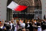 PROTEST. Regeringskritiske demonstranter foran regeringspaladset i Bahrain. 