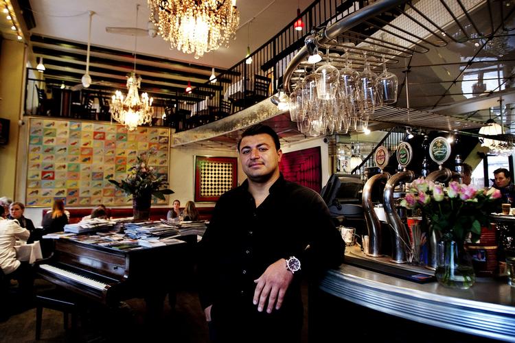 Fornyelse. Café Sommerskos nye ejer, Bahram Sari, vil føre caféen tilbage til tidligere tiders høje niveau. 