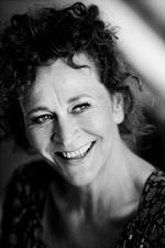 Frodig. Der har været et liv fuldt op med roller, lige fra Hedda Gabler og Liva Weel til Grusche i 'Den kaukasiske kridtcirkel'.   Foto: Miklos Szabo. 
