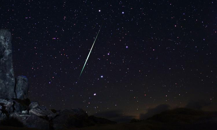 Meteorregn. Fundet af alger på meteoritter holder måske nøglen til et af videnskabens største spørgsmål. 