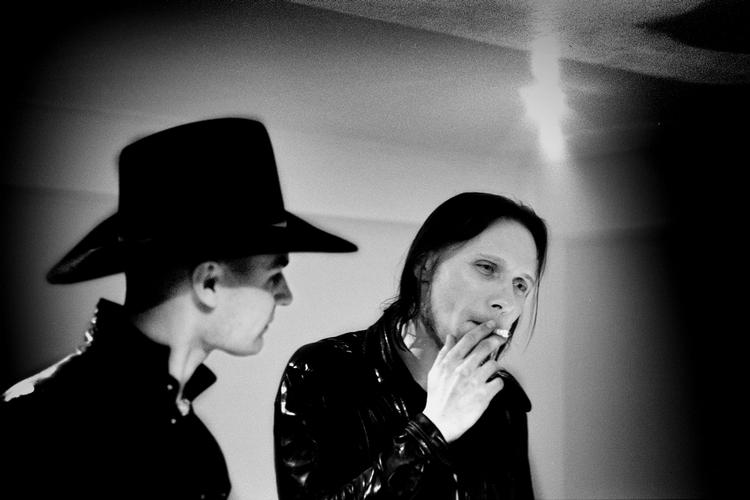 Danmarks første punkband er samlet igen og tager på turne til foråret. Det bliver råt, lover Sort Sol. 