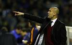 Aftale. Guardiola er ikke en mand, der binder sig for mere end en sæson ad gangen. Det er således tredje gang, han forlænger sin aftale med Barcelona med yderligere et år. 