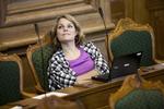 populær. Johanne Schmidt-Nielsen (Enh.) er overrasket over at være den mest populære partileder. »Jeg tror måske, det skyldes, at det, der kommer ud af min mund, mener jeg. Der er ikke en spindoktor, der bestemmer, hvad vi siger og gør i Enhedslisten«, siger hun til MetroXpress. 