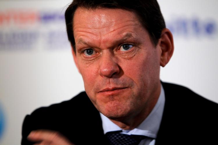 trænerjagt. Frank Arnesen skal begynde i sit nye job i Hamburger SV med at gå på udkig efter en ny træner. 