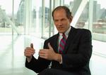 Dokumentar. Eliot Spitzer, tidligere guvernør i delstaten New York, blev i 2008 tvunget til at træde tilbage fra posten, efter at han var blevet afsløret som kunde hos en prostitutionsring. Han er med i Inside Job. 