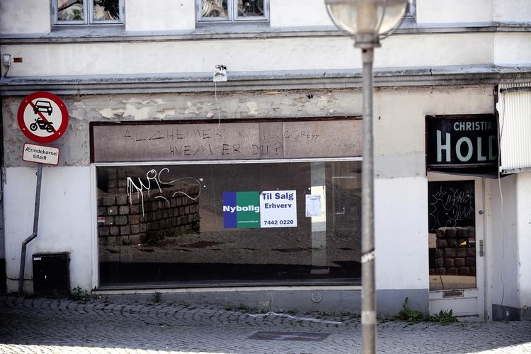 Danmarks Handelsstandsforeninger giver lukkeloven skylden for butiksdøden. 
