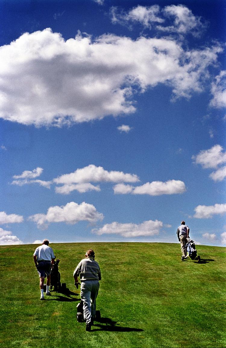 golftur. Når politikere, forskere eller myndighedspersoner modtager gaver eller på anden måde smøres af kommercielle interesser, ses dette oftest som 'enkeltstående hændelser' - og ikke som et udtryk for 'korruption' i Danmark. Arkivfoto: Tine Harden. 