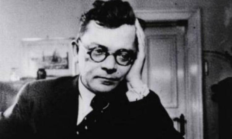 Gennembrud. Hans Falladas bog har bare i Storbritannien solgt 300.000 eksemplarer på 13 måneder. 