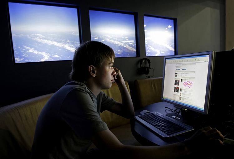 statustrusler. Selvmordstanker i statusopdateringer kan nu anmeldes til Facebook, der tager kontakt til myndighederne, hvis de finder det nødvendigt. 